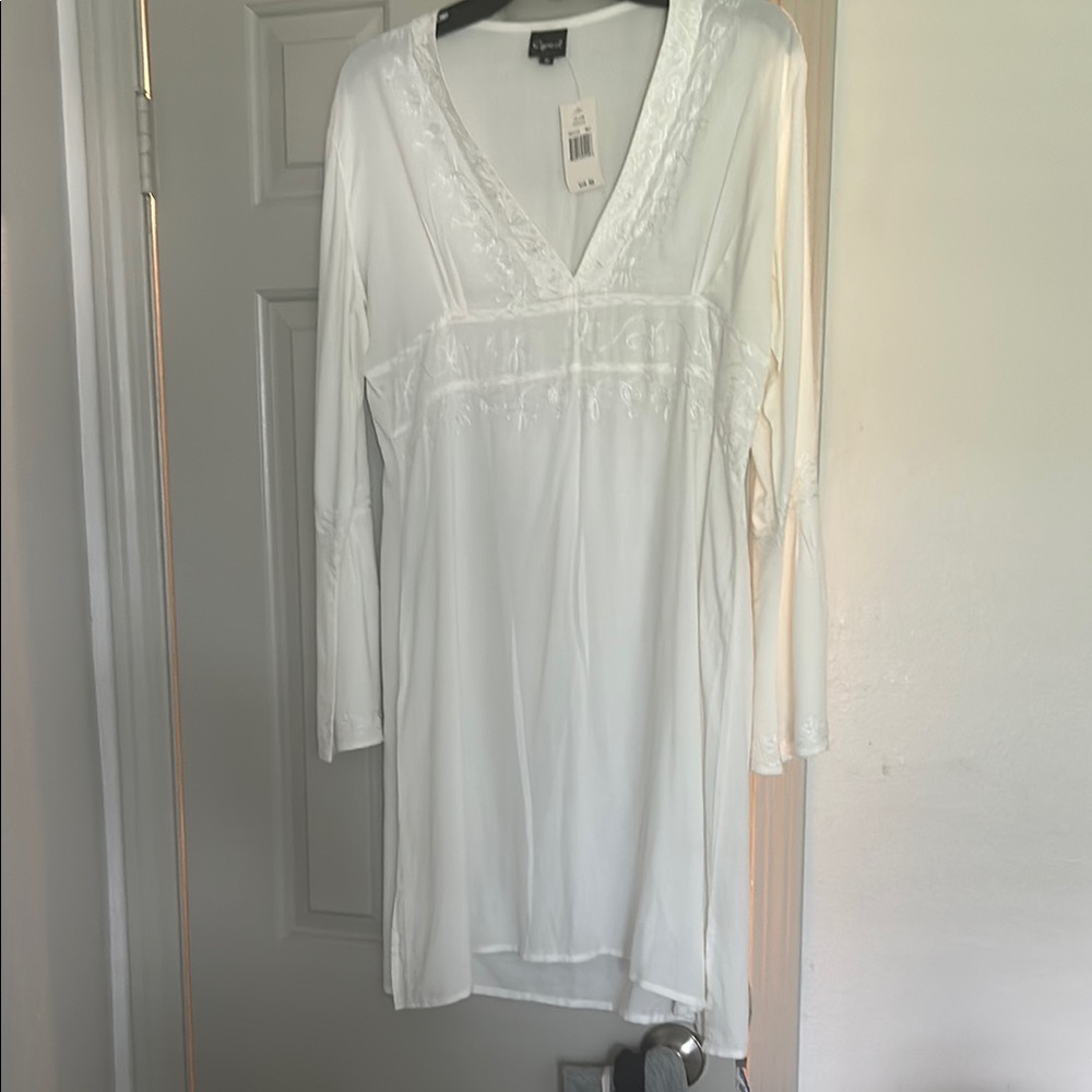Elegant White Long Sleeve Dress